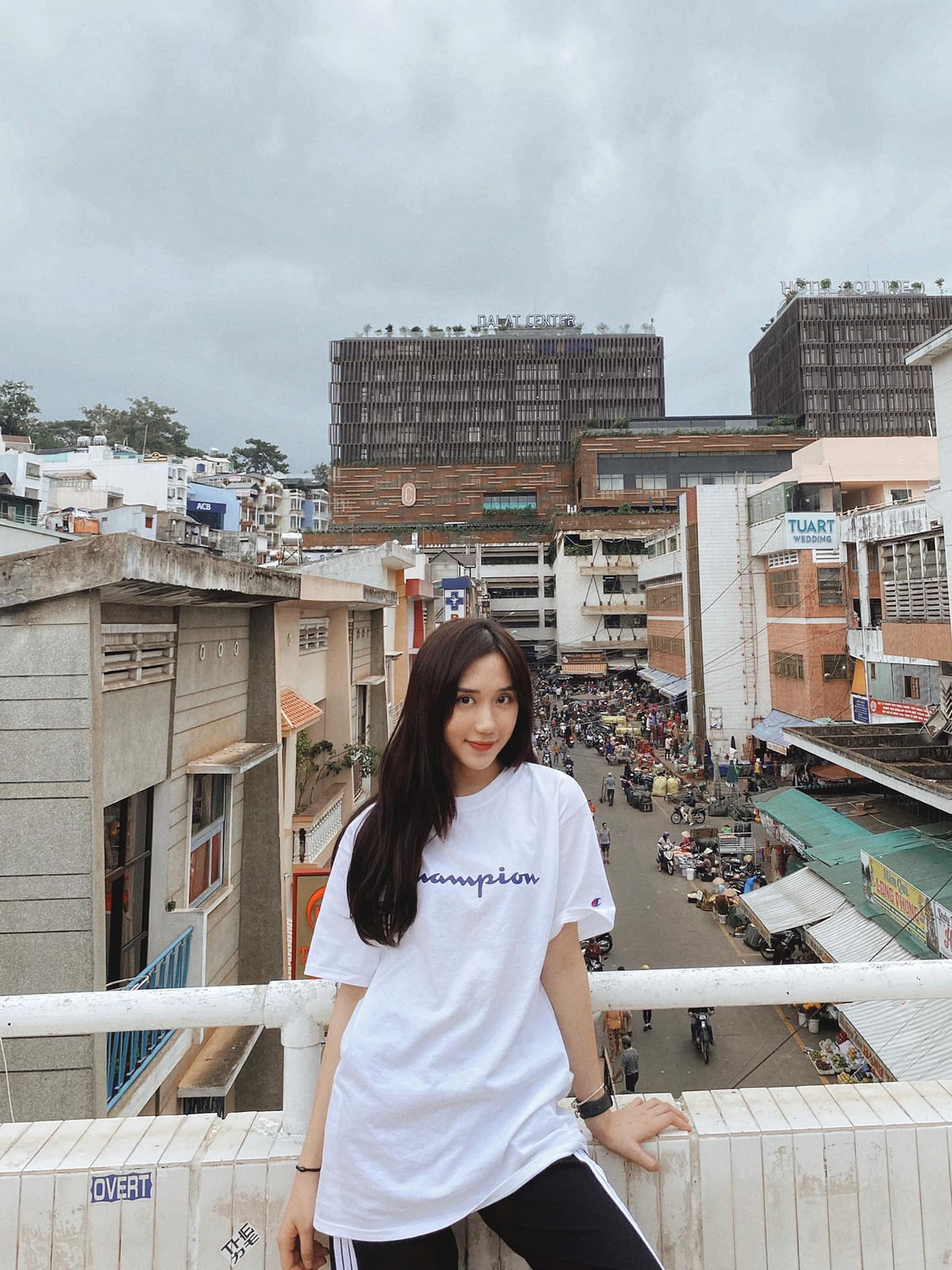 Sự chuyển hướng bất ngờ sang làm streamer của Mina Young khiến nhiều người không khỏi tò mò và hoài nghi.