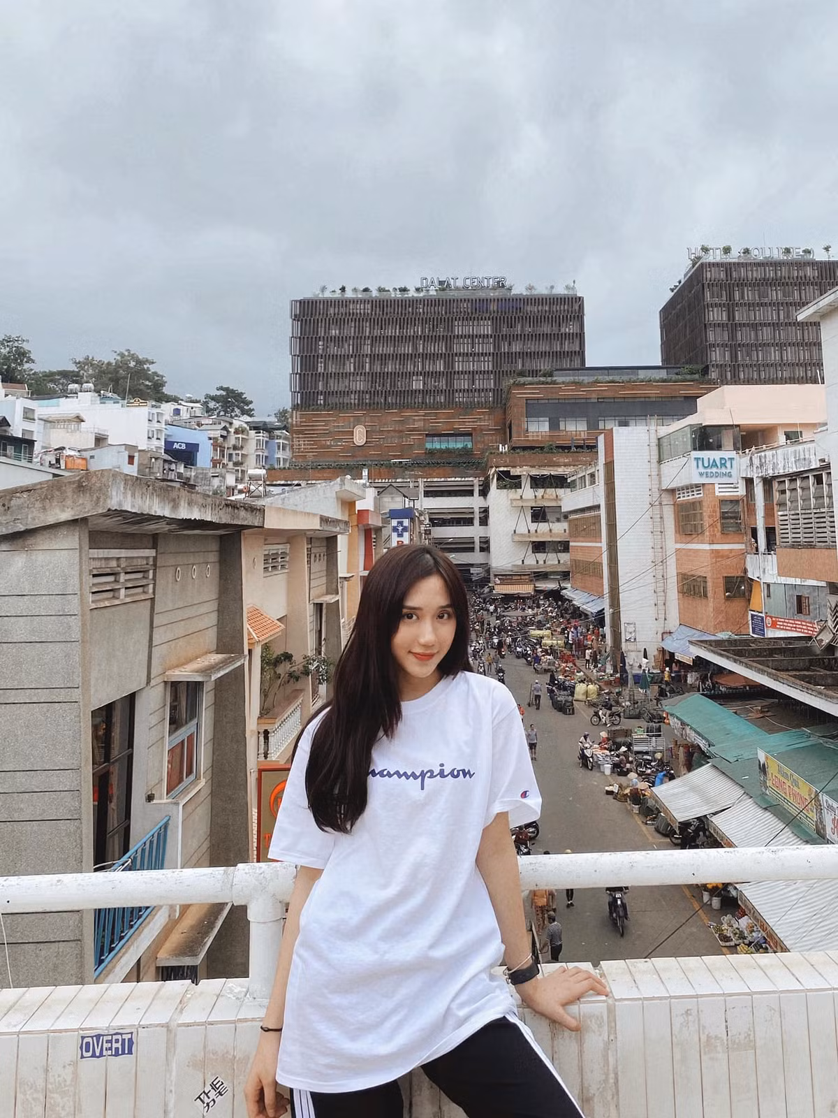 Sự chuyển hướng bất ngờ sang làm streamer của Mina Young khiến nhiều người không khỏi tò mò và hoài nghi.