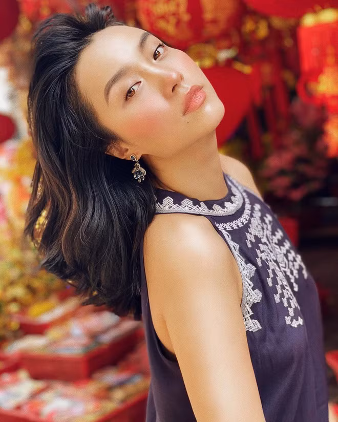 Hà Trúc sở hữu phong cách khá đa dạng, lúc cá tính khi nữ tính lại cũng không kém phần quyến rũ.