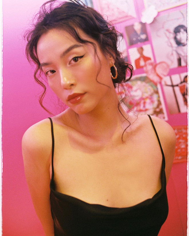 Khiêm tốn là vậy, nhưng khi Hà Trúc chụp chung khung hình với cơ trưởng Quang Đạt, gộp cả nhan sắc và sự nổi tiếng của 2 bên, sức ảnh hưởng của họ không hề nhỏ chút nào.