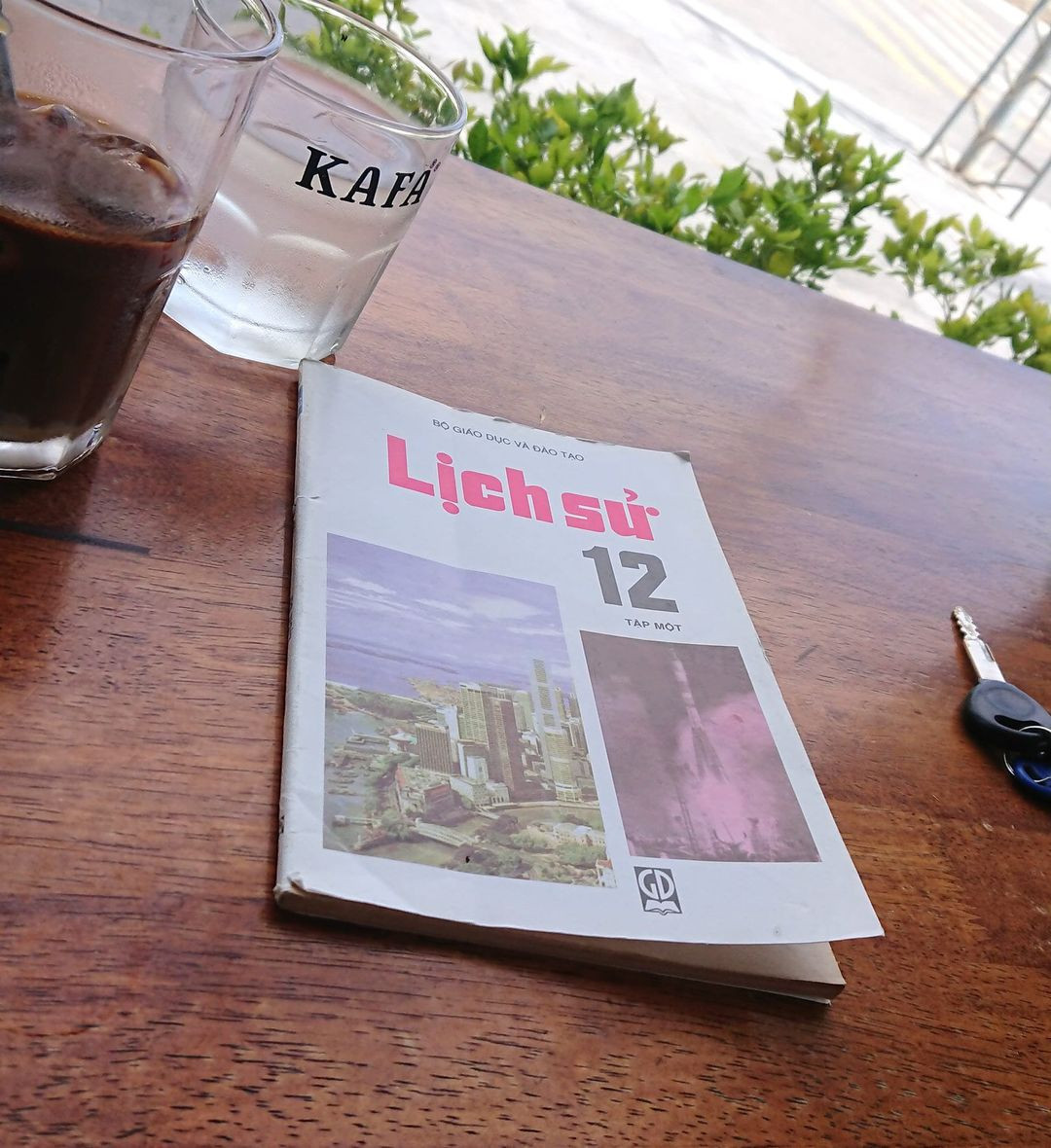 Chắc chắn học sinh thời nay không thể có kỷ niệm với những quyển sách giáo khoa này.