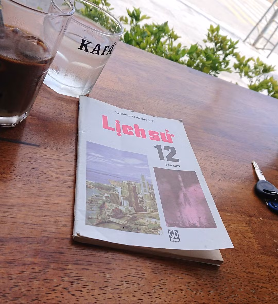 Chắc chắn học sinh thời nay không thể có kỷ niệm với những quyển sách giáo khoa này.