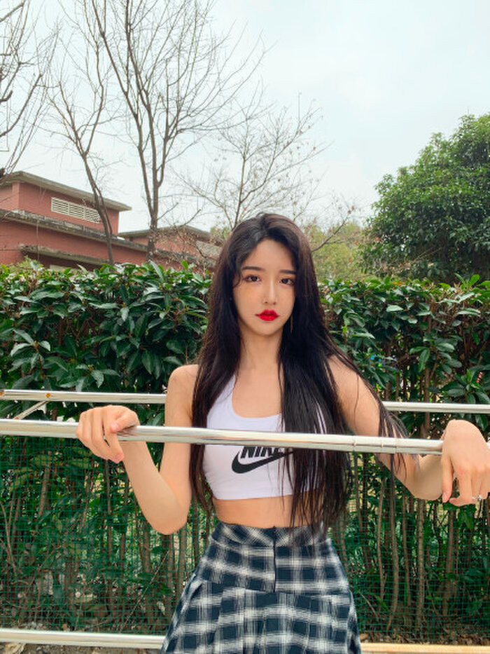 Cô nàng lại còn sở hữu vòng 2 đáng mơ ước.