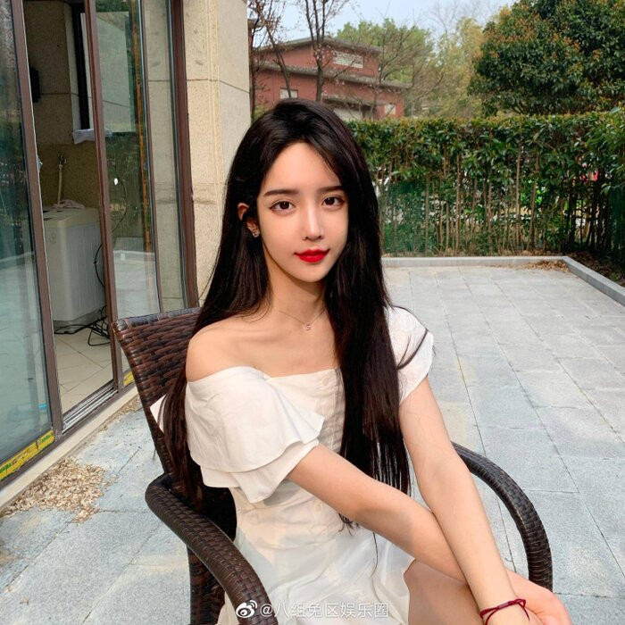 Abbily có ngoại hình nhỏ nhắn, dễ thương.