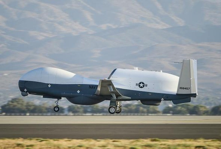 Trước đó Mỹ chỉ giữ thái độ trung lập tại Biển Đông, tuy nhiên gần đây nước này đã mạnh mẽ lên tiếng bác bỏ những yêu sách phi lý của Trung Quốc.