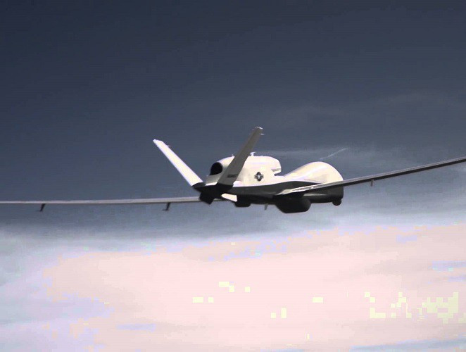 Máy bay MQ-4C Triton của Hải quân Mỹ bay qua biển Đông để hướng đến khu vực Tây Nam của đảo Đài Loan vào khoảng 12 giờ ngày 15/7.