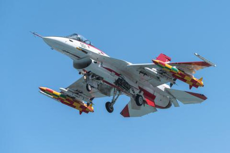 Đầu nổ của tên lửa vào khoảng 300kg, đủ sức để thổi tung những chiến hạm tầm trung, với chiến thuật tấn công cấp tập sẽ đủ sức vô hiệu hóa ngay cả tàu sân bay.