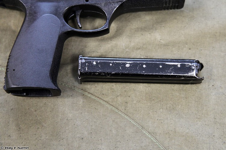 Sau tháng 2/2004, súng tiểu liên AEK-919K chính thức được đưa vào sử dụng trong một số đơn vị đặc biệt của Bộ Nội vụ Nga và một số đơn vị vũ trang khác.