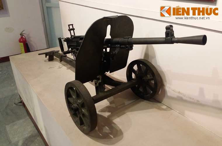 K53 là cách gọi của Việt Nam với khẩu súng máy Type 53 do Trung Quốc sản xuất, viện trợ cho bộ đội Việt Nam sử dụng. Khẩu Type 53 vốn là phiên bản sao chép mẫu súng máy SG-43 Goryunov do Liên Xô thiết kế, sản xuất từ năm 1943.