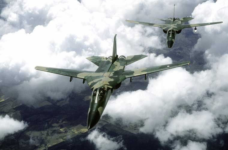 Đầu năm 1968, Mỹ đưa máy bay F-111 vào thử nghiệm tại chiến trường Việt Nam. Thời điểm đó, đây là mẫu máy bay chiến đấu hiện đại nhất của công nghiệp quốc phòng Mỹ, có giá đặt hơn cả siêu pháo đài bay B-52. F-111 khi đó sở hữu những tính năng ít loại máy bay nào có trên thế giới. Ví dụ như khả năng bay bám địa hình ở độ cao cực thấp (khoảng 70m) nhờ radar địa hình, điều khiển tự động.