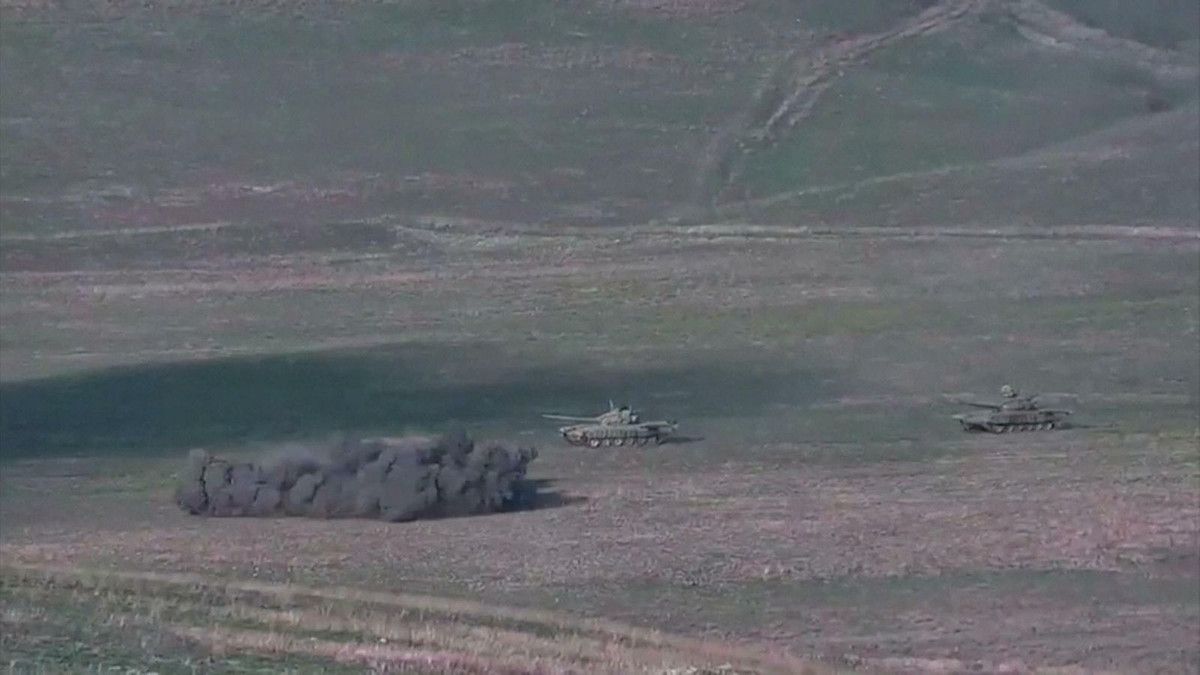 "Việc hàng chục chiến xa ở Nagorno-Karabakh bị phá hủy trong thời gian ngắn có thể cho thấy rằng thời đại của xe tăng đã kết thúc, khi chúng tỏ ra quá dễ bị máy bay không người lái và vũ khí khác tấn công", National Interest bình luận.