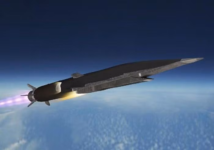 Với trọng lượng lớn và tốc độ cực cao (có thể lên tới 10.000 km/h khi công kích), tên lửa Zircon đủ sức "chẻ đôi" chiến hạm đối phương mà chưa cần đầu đạn phát nổ.