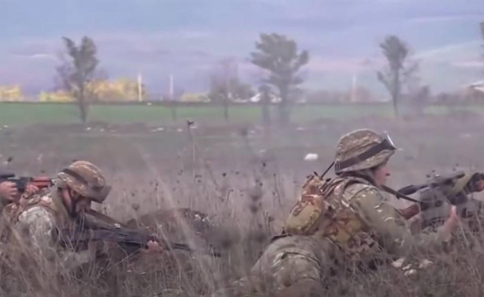 Hiện tại, Ankara tuyên bố rằng có những người được cho là "chuyên gia" chiến thuật chiến tranh du kích từ Đảng Công nhân Kurdistan trong hàng ngũ những tay súng ở Nagorno-Karabakh.