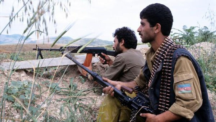 Đổi lại, phía Thổ Nhĩ Kỳ - vốn có lịch sử đối đầu to lớn với các đơn vị PKK sẽ không thể không đưa các chuyên gia của mình trong chiến tranh phản du kích sang một sân khấu mới với họ.