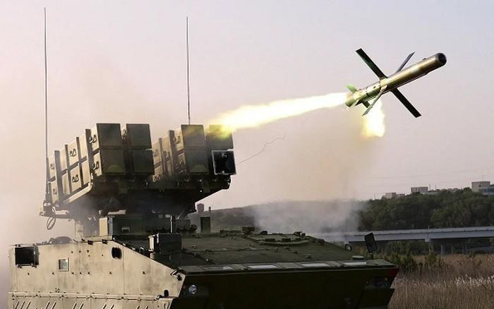 Quân đội Trung Quốc đã tập trận bắn đạn thật nhằm thử nghiệm một loại tên lửa chống tăng sử dụng bệ phóng xe cơ giới mới phát triển. Cuộc tập trận diễn ra ở vịnh Bột Hải, PLA Daily, cơ quan ngôn luận của quân đội Trung Quốc, cho biết hôm 13/10/2020.