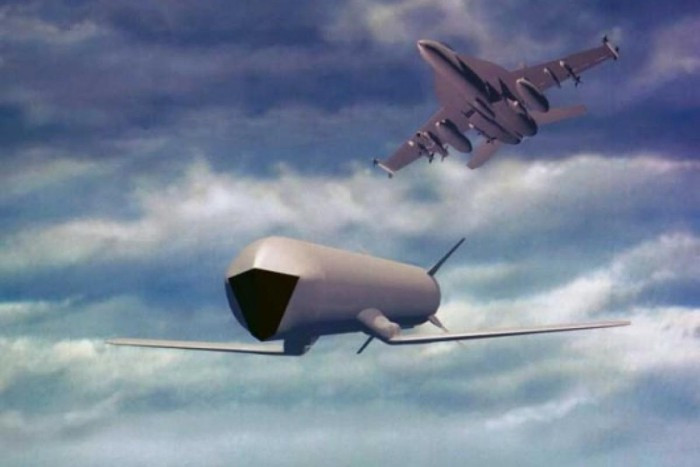 Khi tiếp cận gần mục tiêu đã được đánh dấu, tên lửa SLAM-ER mới kích hoạt cảm biến ảnh nhiệt, sau đó chúng sử dụng thuật toán so sánh hình ảnh được cung cấp trước khi phóng với thực địa để xác định vị trí hợp lý chờ lệnh công kích.