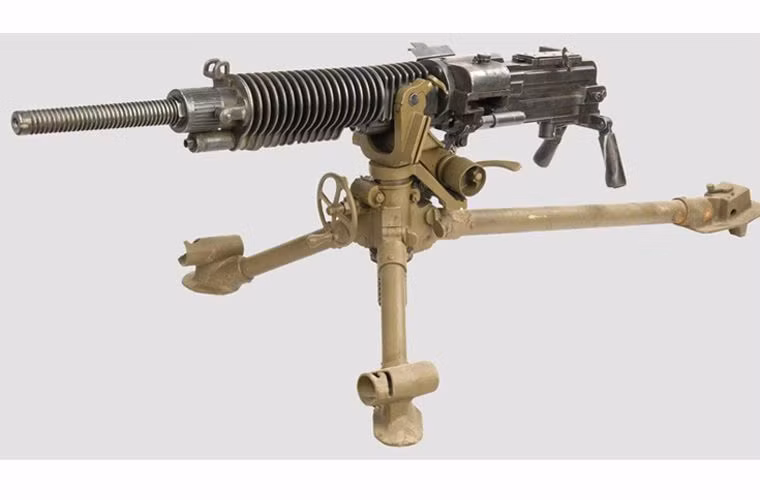 Súng được sử dụng bởi một tổ 3 người. Tuy nhiên cũng giống như một số vũ khí Nhật khác, chúng nhanh chóng bị loại biên do thiếu thốn đạn dược.