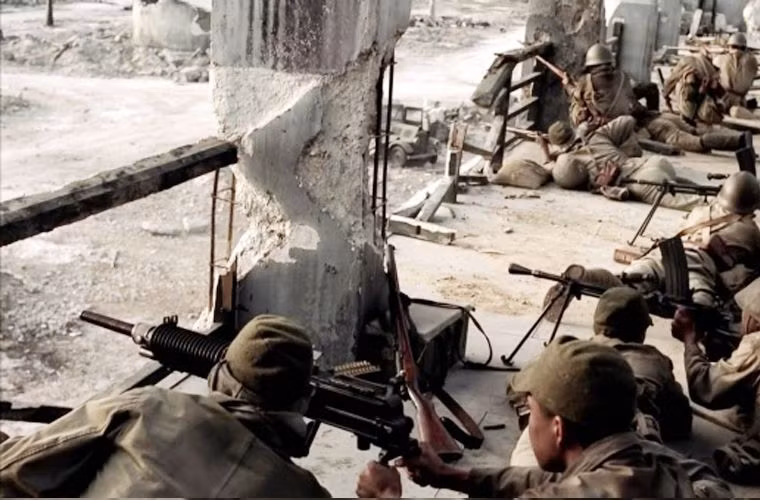 Súng hệ thống làm mát bằng không khí giống như súng máy Type 3, các thiết kế kiểu ren đặc trưng trên thân sún sẽ giúp tản nhiệt tốt hơn. Súng sử dụng loại băng đạn chuyên dụng 30 viên. Một đặc tính của loại súng này khác với những loại súng cùng loại là điểm ruồi của nó được đặc hơi chếch về bên phải thay vì ngay chính giữa.