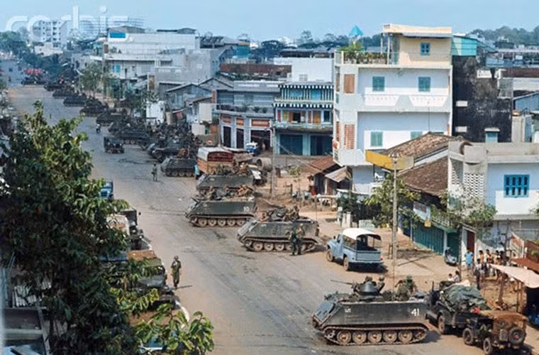 Sau ngày 30/4/1975, Quân đội Nhân dân Việt Nam đã thu được một số lượng lớn loại xe bọc thép chở quân M113 vốn rất phổ biến trong biên chế của Quân đội VNCH. Ước tính sau chiến tranh, khoảng vài trăm chiếc còn khá nguyên vẹn được QĐND Việt Nam tận dụng.