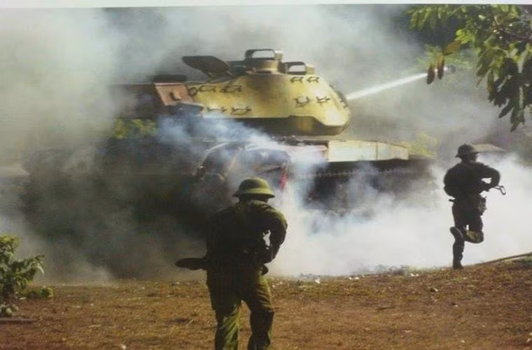 M41 Walker Bulldog là loại xe tăng hạng nhẹ do Mỹ chế tạo chính thức vào biên chế từ năm 1953. Ban đầu nó có biệt danh Bulldog nhưng về sau được đặt theo tên của vị tướng Mỹ đã tử trận tại Triều Tiên là Walton Walker.