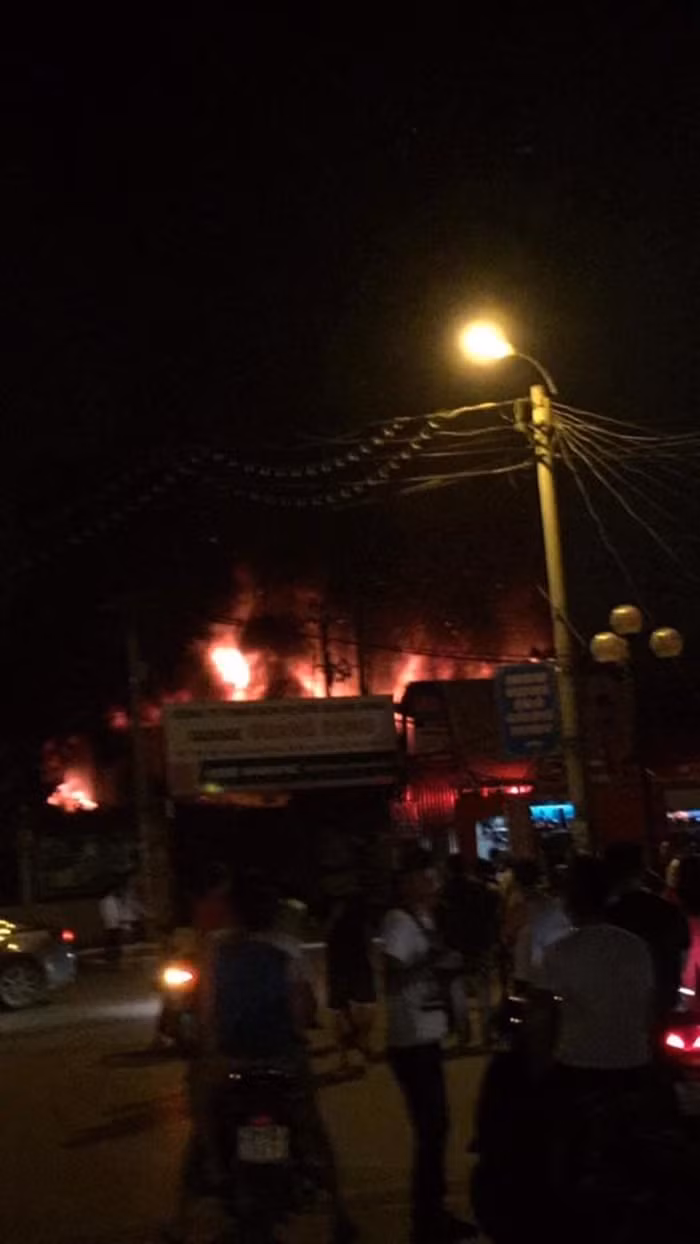 Mặc dù, người dân đã sử dụng các biện pháp chữa cháy ban đầu nhưng do lửa cháy quá lớn nên cứu hỏa bất thành.