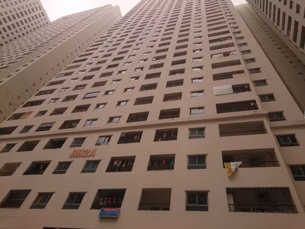 Cô gái rơi từ chung cư Linh Đàm xuống đất tử vong ở Hà Nội - Hình 2 Co gai roi tu chung cu Linh Dam xuong dat tu vong o Ha Noi-Hinh-2