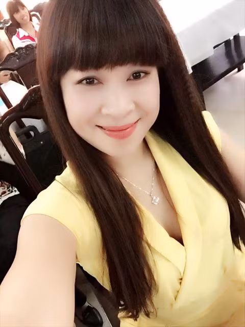 Ban đầu khi xem bức ảnh của "cô gái" này, nhiều cư dân mạng lầm tưởng cô chưa đến 30 tuổi. Nhưng khi được nhân vật chính tiết lộ tuổi thật, nhiều người sẽ phải "ngã ngửa" vì không nghĩ cô năm nay đã gần 50 tuổi và là mẹ của hai con gái lớn. Ảnh: Nhân vật cung cấp.