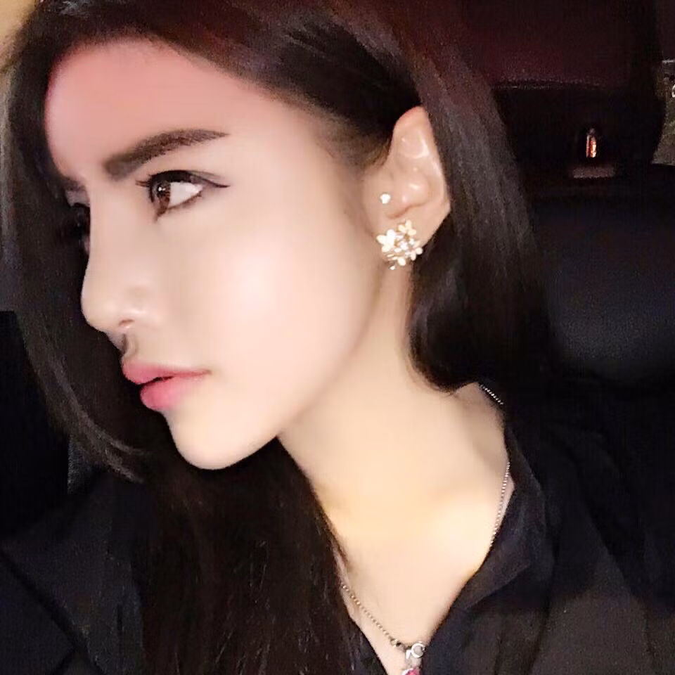 Chính vì quan điểm đó mà Pei Pei Seow đã mạnh tay chi 300.000 Ringgit (hơn 1,5 tỷ đồng) để "đập mặt đi xây lại" khuôn mặt theo đúng "kiểu mẫu" mà cô muốn. Seow thậm chí còn tiết lộ, cô đã "dao kéo" khuôn mặt hơn 20 lần khi mới ở độ tuổi 19.