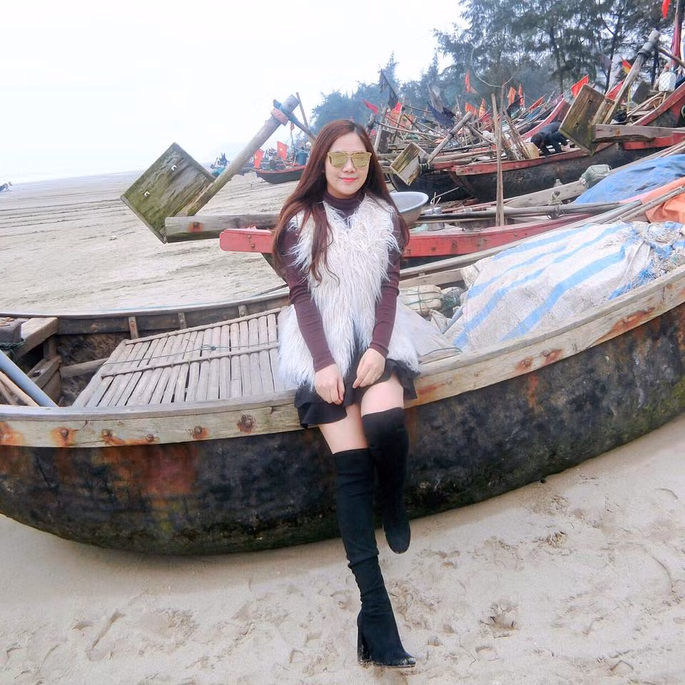 "Thành công sau hai năm tìm tòi, học hỏi nhưng chỉ là đầu bếp xó nhà thôi nhé. Các bạn cứ không tin là cách đây hai năm mình không biết gì về bếp núc, thậm chí rất sợ cầm dao thái", chị Hưng Giang khẳng định những chia sẻ về quá khứ vụng về của mình là có thật.