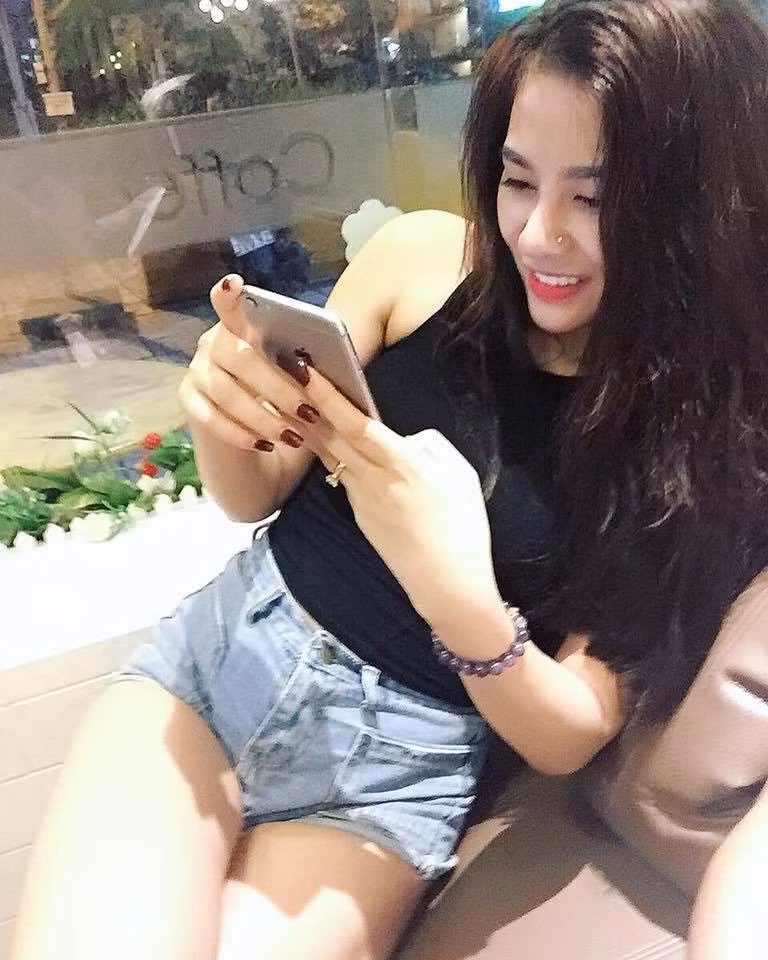 Trang Facebook cá nhân của Hà Trang hiện sở hữu gần 22.000 người theo dõi. Ảnh: FBNV.
