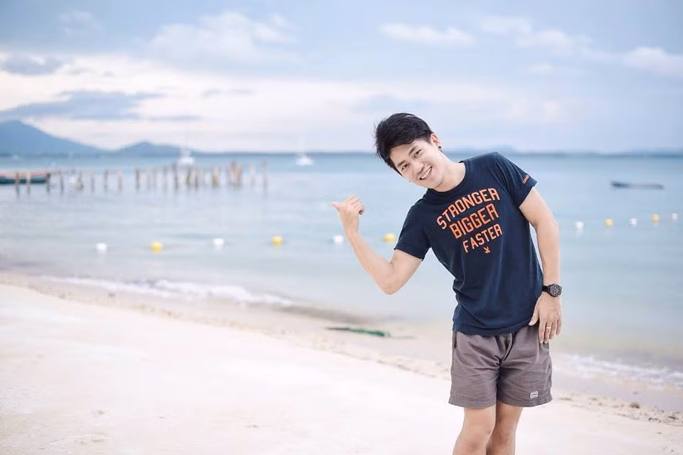 Trang Facebook cá nhân của Poom Jierwiriyapant nhờ đó cũng tăng lượng theo dõi với hơn 10.000 người.