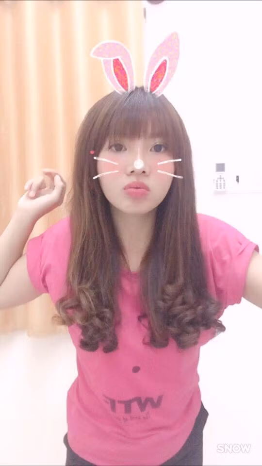 Khát khao "lên đời nhan sắc" để thoát khỏi quá khứ "xấu xí" bị nhiều người chê cười, xa lánh cũng như để tìm cho mình một cơ hội mới trong công việc, "Thị Nở tái sinh" Quách Phượng nhận được khá nhiều sự ủng hộ và quan tâm theo dõi của cư dân mạng.