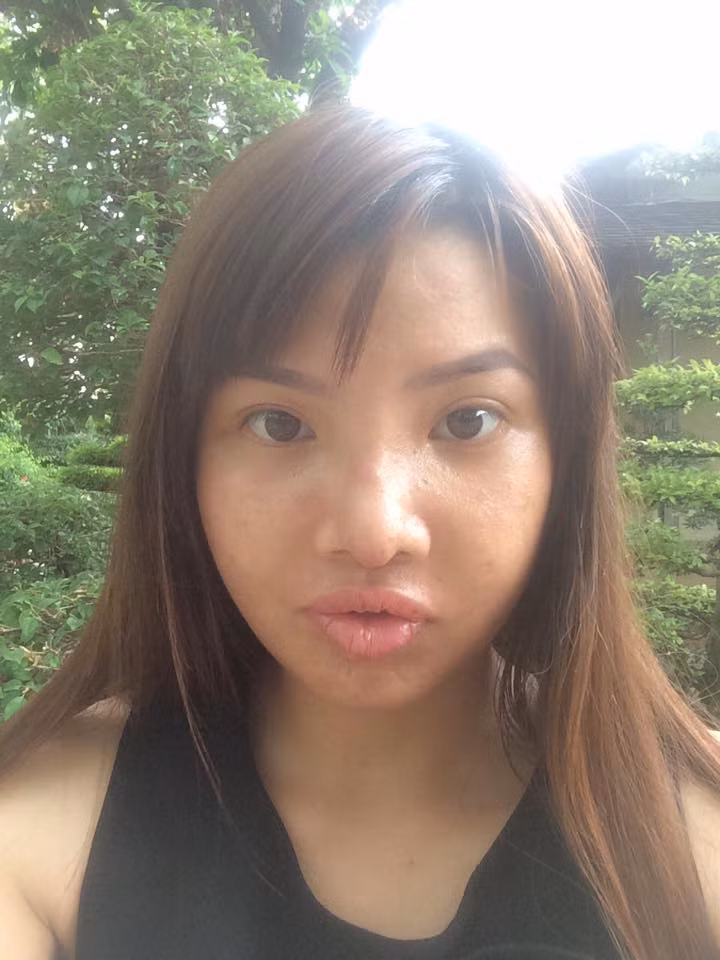 Vì cảm thấy khá hài lòng với nhan sắc hiện tại nên bà mẹ trẻ này cũng không ngại công khai những bức ảnh "sống ảo" của mình, mặc dù cô cũng phải nhận không ít chê bai về vẻ đẹp nhân tạo chưa thực sự hoàn hảo của mình.