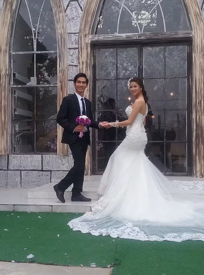 Theo chia sẻ của Trịnh Lâm thì từ đợt Bích khoảng 3-4 tuổi không thấy nói và nghe được gì cả nên gia đình đã đưa đi chữa trị ở khắp nơi, từ Bắc vào Nam mà không khỏi. Trên và dưới Đỗ Bích còn có một anh trai và em trai nhưng may mắn đều bình thường.