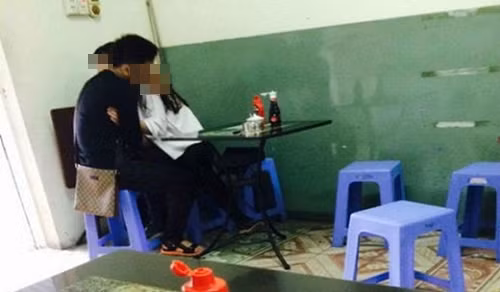 Hai cap doi than nhien “sam so” nhau ngay trong quan cafe-Hinh-8