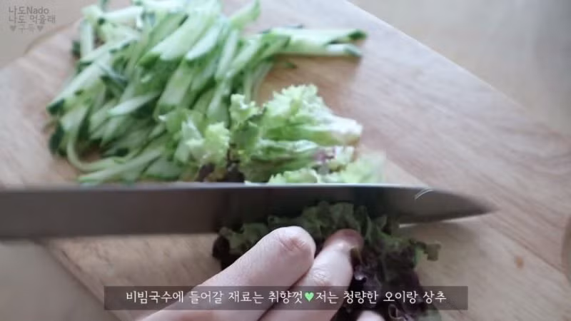 Không những vậy, ngôi sao Mukbang đang gây sốt trên Youtube này còn trổ tài nấu ăn rất giỏi.