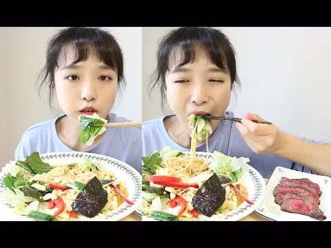 Thay vì ăn nhanh và vồ vập, Nado lại thưởng thức những món ăn một cách chậm rãi và đưa các khán giả của cô vào cuộc phiêu lưu trong thế giới ẩm thực bằng cách mô tả những kinh nghiệm ăn uống của mình một cách chi tiết.