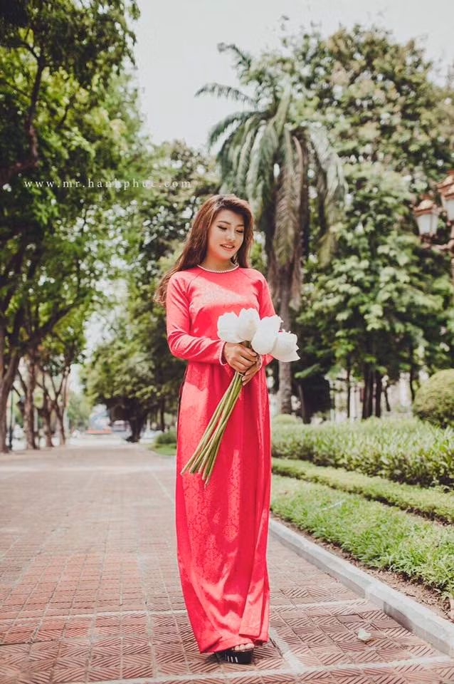 Chia sẻ về những triết lý của mình trong cuộc sống, Quách Phượng cho biết: "Phụ nữ phải đẹp, không đẹp xuất sắc thì cũng phải lung linh mới có chỗ đứng trong xã hội. Phụ nữ không phải dựa dẫm vào đàn ông, dù thế nào cũng phải tự lập về kinh tế, phải hạnh phúc trong cuộc sống và luôn luôn có nụ cười tươi".