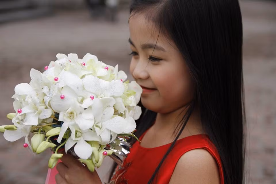 Sự xuất hiện của em gái theo một cách đầy bất ngờ trong đội hình bê tráp tạo cho hai chị em Phương có thêm kỷ niệm khó quên.