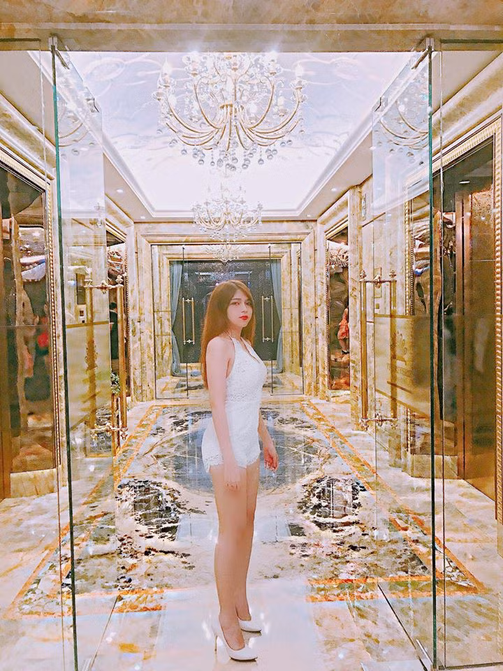 Thanh Tuyền đã tốt nghiệp ĐH Công nghiệp (TP HCM) và hiện đang kinh doanh cùng bố mẹ.