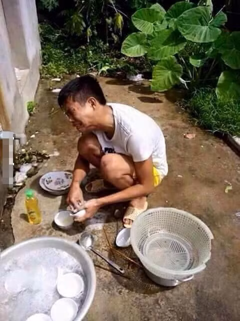 Những món quà vật chất thì ai cũng mong muốn có được nhưng với chị em phụ nữ, sự thấu hiểu và sẻ chia cả về tinh thần lẫn hành động của đấng mày râu mới là món quà ý nghĩa nhất. Ảnh: Chụp màn hình/Facebook/Beat.