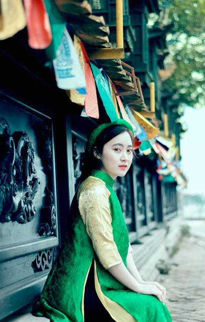 Được biết, cô Quỳnh hiện đảm nhiệm dạy môn Địa lý cho khối 10,11,12 tại trường Lê Quý Đôn, Hà Nội. Đây là ngôi trường đầu tiên cô giáo 8X vào làm việc sau khi tốt nghiệp đại học.