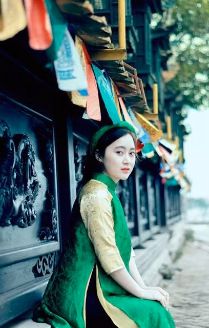 Được biết, cô Quỳnh hiện đảm nhiệm dạy môn Địa lý cho khối 10,11,12 tại trường Lê Quý Đôn, Hà Nội. Đây là ngôi trường đầu tiên cô giáo 8X vào làm việc sau khi tốt nghiệp đại học.