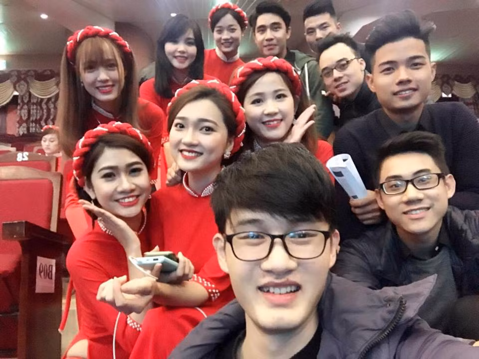 Chia sẻ với PV Kiến Thức về khoảnh khắc bất ngờ nổi tiếng trên mạng, Ngọc Nữ cho biết: "Bức ảnh này được chụp khi mình tham gia hỗ trợ trao giải trong đêm diễn ra Chung kết cuộc thi Người đẹp Kinh Bắc hôm 10/2 vừa qua. Khi biết hình ảnh của mình được nhiều người chia sẻ, mình cảm thấy khá bất ngờ nhưng cũng rất vui vì bản thân được nhiều người biết đến và có thêm bạn mới trên Facebook".