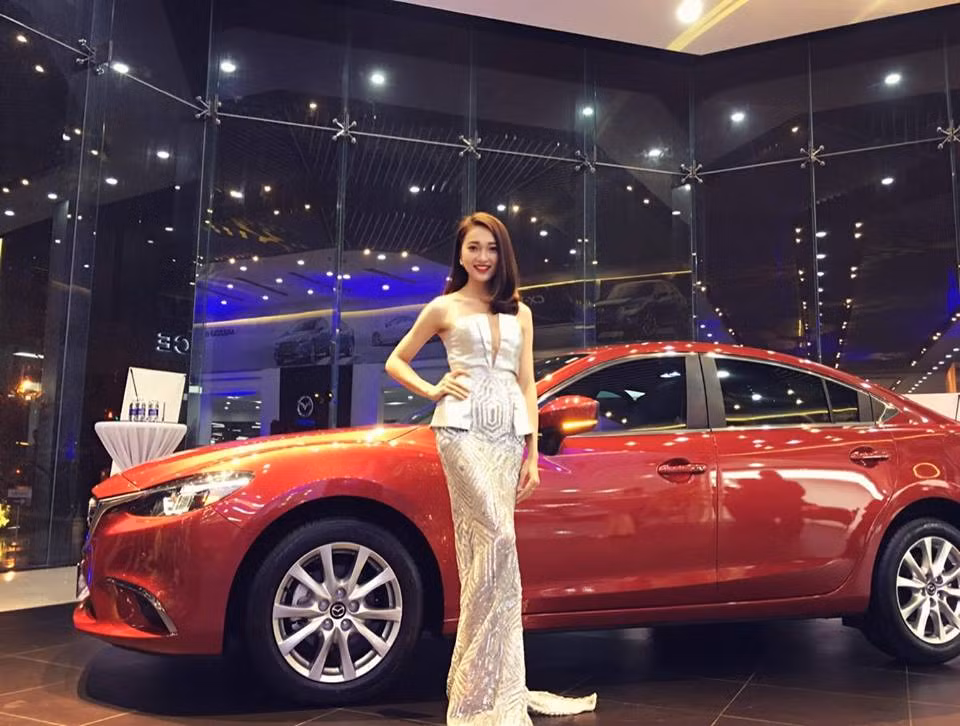 Ngọc Nữ còn cho biết rất yêu thích tà áo dài truyền thống và sắp tới nếu có thời gian sẽ đăng ký tham gia cuộc thi Hoa khôi áo dài.