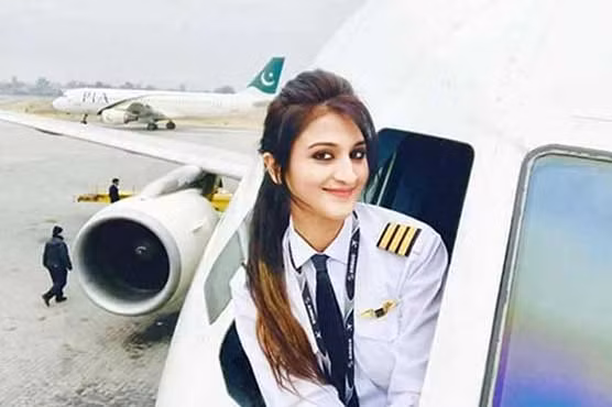 Nữ phi công xinh đẹp này có tên Huma Liaqat, là nữ cơ phó của PIA và thường điều khiển máy bay Airbus 320. Ảnh: Twitter.