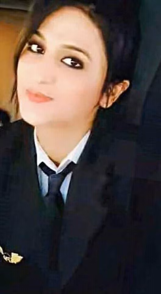 Theo Daily Pakistan, để tránh những bình luận chỉ trích có thể xảy ra, hãng hàng không PIA mới đây lên tiếng xác nhận những bức ảnh Huma cùng các đồng nghiệp chụp trong buồng lái được chụp khi máy bay đã hạ cánh an toàn. Ảnh: Facebook.