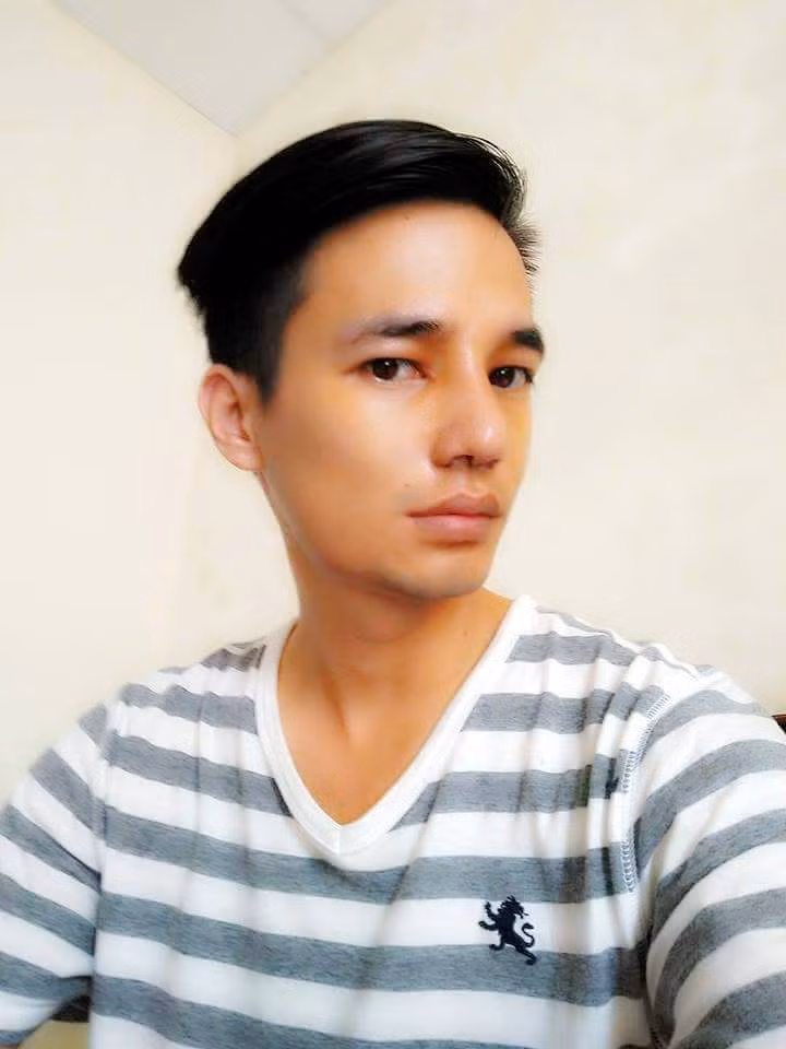 Mặc dù đã chuẩn bị tâm lý từ trước nhưng sau khi tháo băng mũi và công khai chia sẻ hình ảnh khoe diện mạo mới nhất của mình trên Facebook cá nhân, ca sĩ Lệ Rơi vẫn tỏ ra khá bất ngờ và cho biết "không nhận ra rồi".