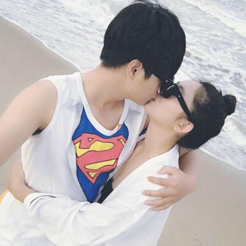 Trước những "gạch đá" đó, Ngọc Anh cũng thẳng thắn cho biết, cô nàng chỉ muốn mọi người chia sẻ để xem cho vui chứ không có mục đích gì khác. Còn nếu ai không thích thì có thể bỏ qua.