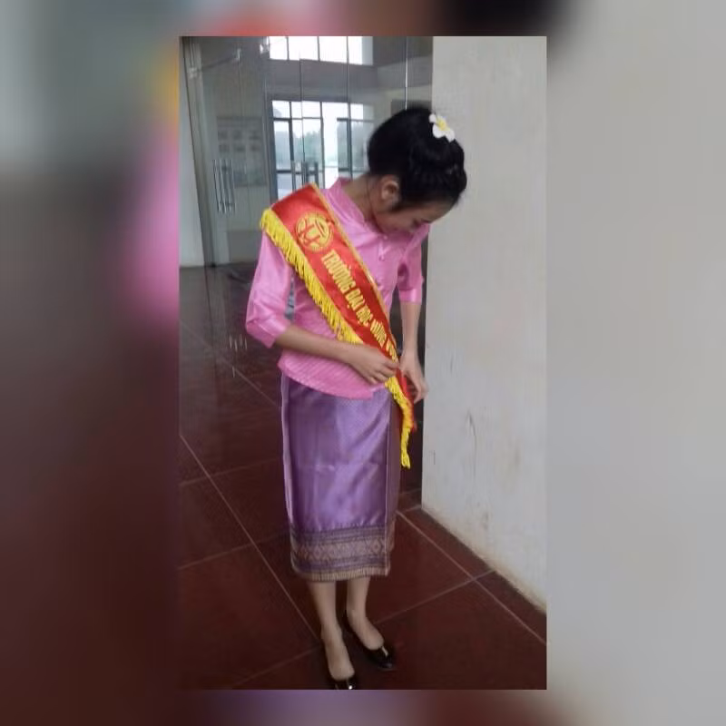 Cô gái Lào với vẻ đẹp mang đậm nét châu Á thu hút người đối diện. Ảnh: Facebook nhân vật.